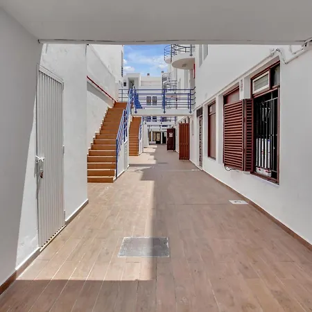 شقة Apartamento Luminoso Con Piscina Y Wi-fi, Centro De Los Cristianos, Cerca De La Playa - Es-347-40