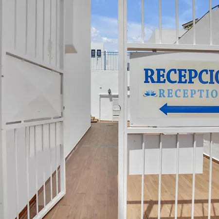 شقة Apartamento Luminoso Con Piscina Y Wi-fi, Centro De Los Cristianos, Cerca De La Playa - Es-347-40 *